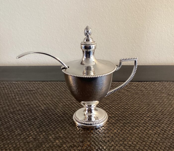 zilveren mosterdpot