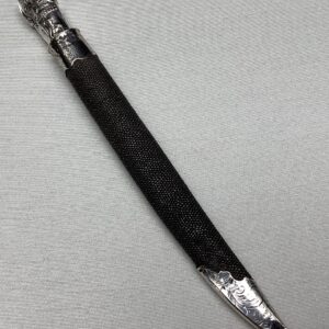 zilver mes in foedraal roggehuid