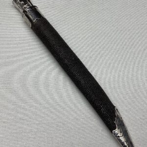 zilver mes in foedraal roggehuid