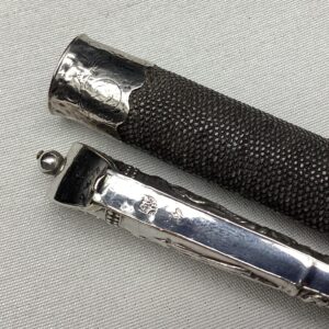 zilver mes in foedraal roggehuid