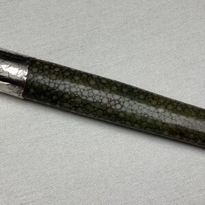 zilver mes in foedraal roggehuid