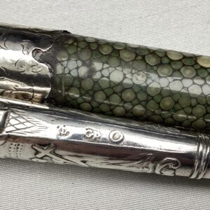 zilver reismes in foedraal segreen roggehuid