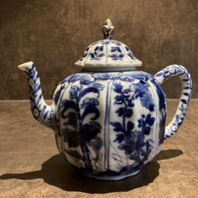 chinees trekpotje met zilveren knop