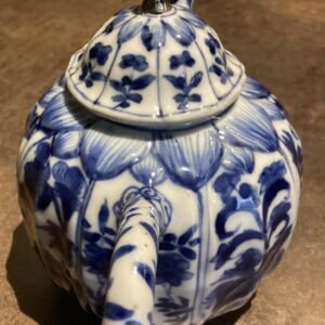 chinees trekpotje met zilveren knop