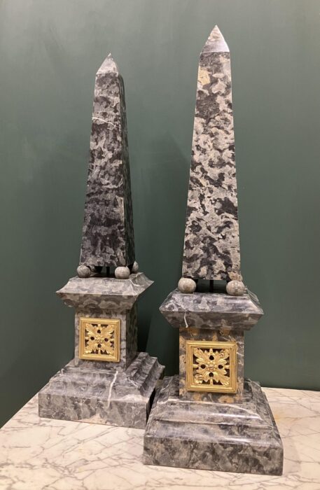 marmeren obelisken