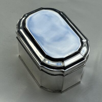 Zilveren koekdoos ‘d Aubert Zilveren koekdoos ‘d Aubert