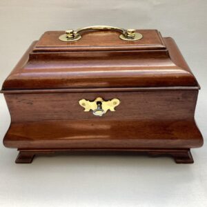 Mahonie kistje met koperen containers