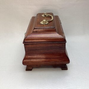 Mahonie kistje met koperen containers