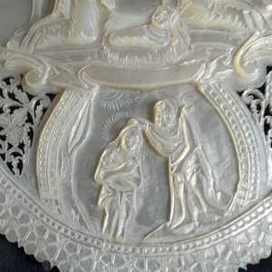 parelmoer religieus snijstuk