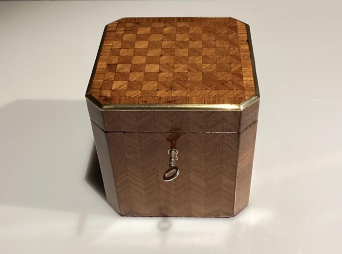 theekistje met marquetry