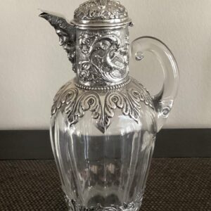 kristallen schenkkan met zilver