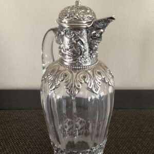 kristallen schenkkan met zilver