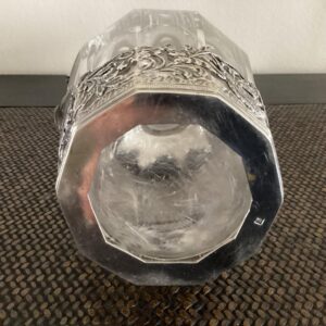 kristallen schenkkan met zilver