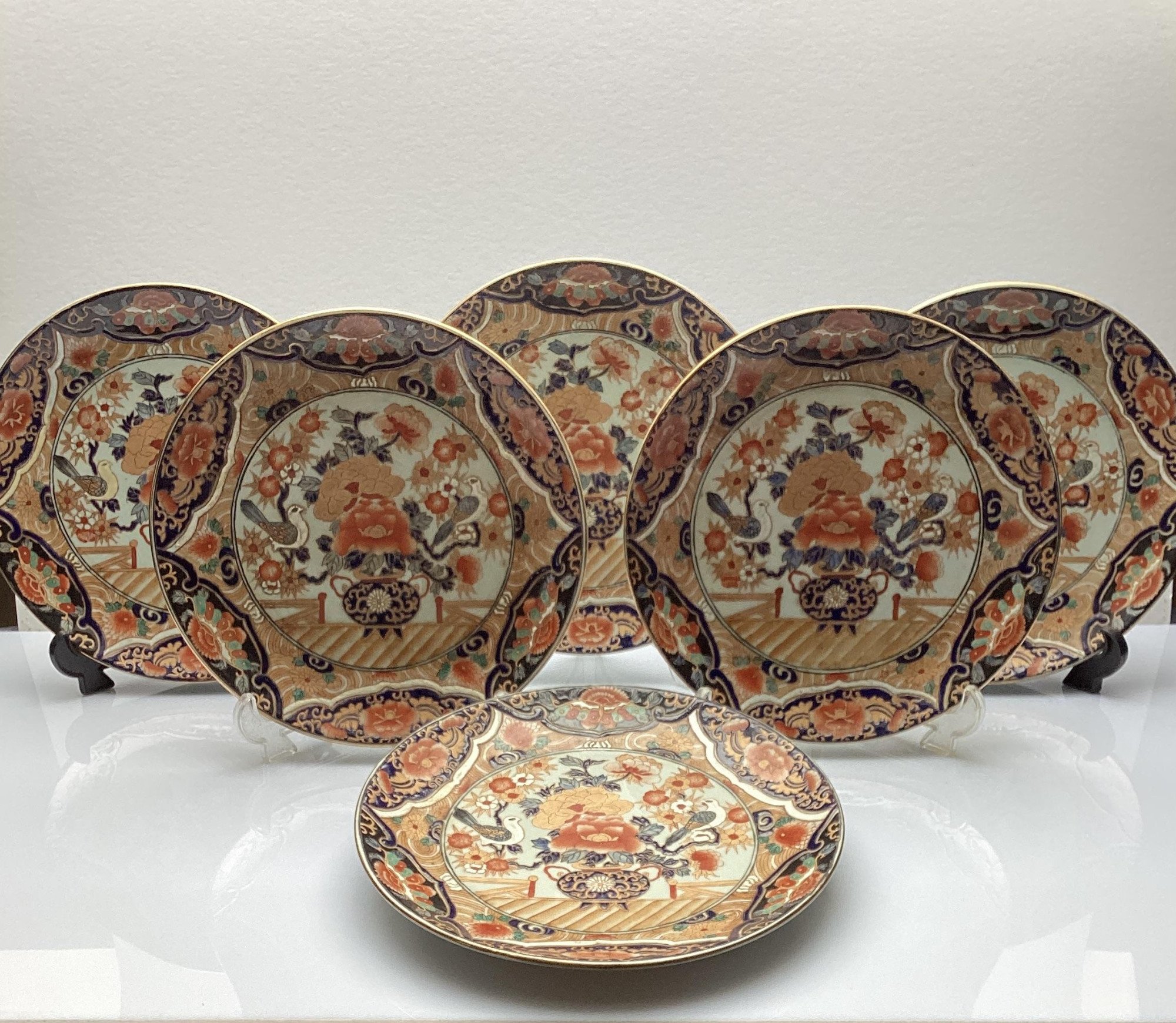 Zes Japans porseleinen Imari schotels 19e eeuw